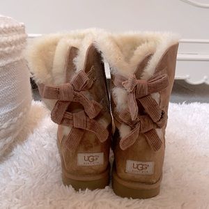 Ugg Bailey Boot Corduroy Bow in Chestnut size 9